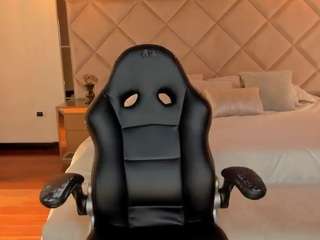 MaryLewis nude and sexy before cam for live chat