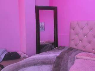 Sisy-Cassy nude and sexy before cam for live chat