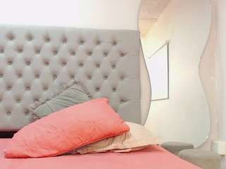 Sophiaa-Suarez nude and sexy before cam for live chat