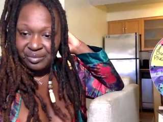 Thixenvixen nude and sexy before cam for live chat