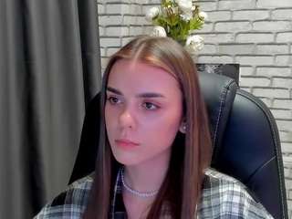 Annie-Deam nude and sexy before cam for live chat