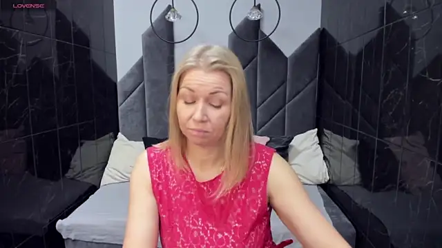 Annie_Light nude stripping on cam for live sex video chat