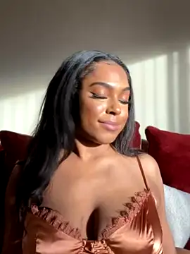 CandyLuxxx nude stripping on cam for live sex video chat