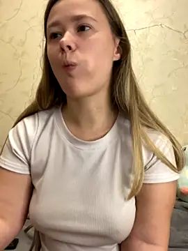 CaramelleLady nude stripping on cam for live sex video chat