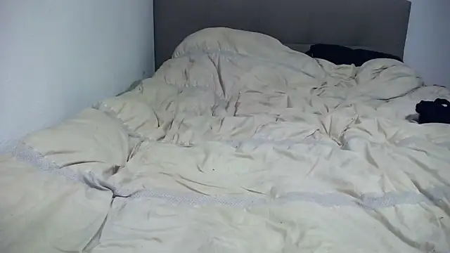 Carlyfr nude stripping on cam for live sex video chat