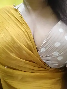 Diiyyaa-29 nude stripping on cam for live sex video chat