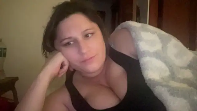 maddiliz nude stripping on cam for live sex video chat