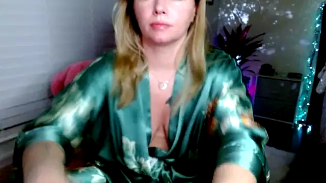 MarlaFknSinger nude stripping on cam for live sex video chat
