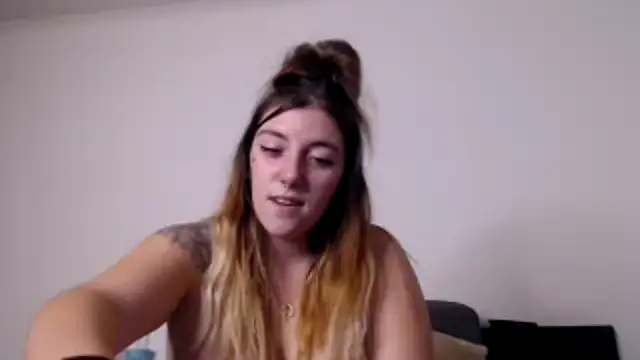 Meilina_Smith nude stripping on cam for live sex video chat