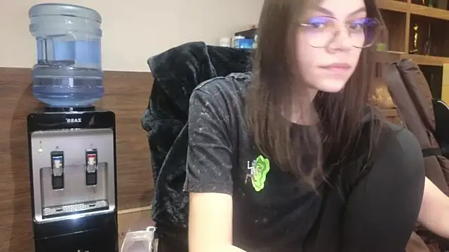 PeachesBeCrazyX nude stripping on cam for live sex video chat