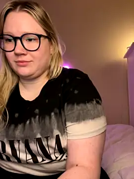 PiggyRose nude stripping on cam for live sex video chat