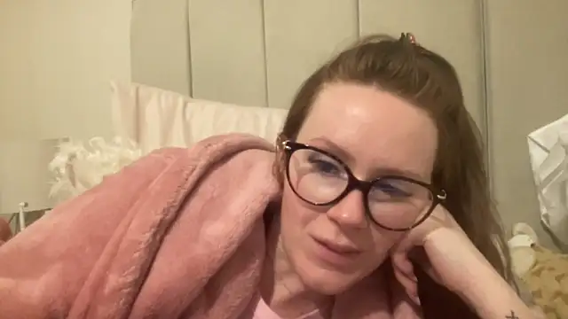 redheadrosie69 nude stripping on cam for live sex video chat