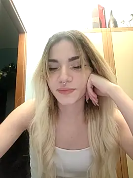 ShannonShanny nude stripping on cam for live sex video chat