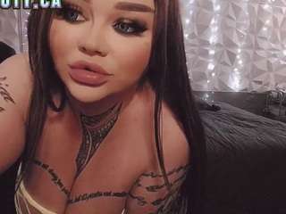 SHEYLA GODDESS nude and sexy before cam for live chat
