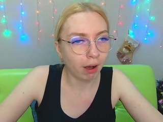 SoniaBarbi nude and sexy before cam for live chat