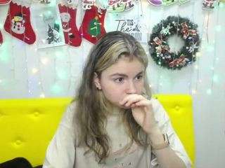 TinaRedly nude and sexy before cam for live chat
