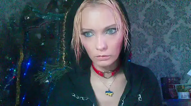 WildMissNiks nude stripping on cam for live sex video chat