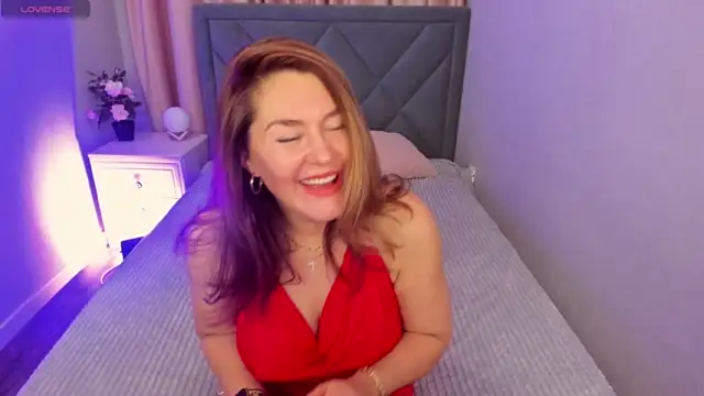 Adele_Russo nude stripping on cam for live sex video chat