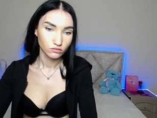 AdelLux nude and sexy before cam for live chat