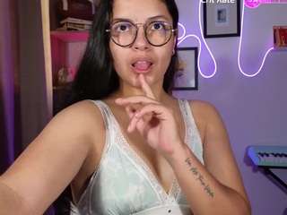 Ammelie nude and sexy before cam for live chat