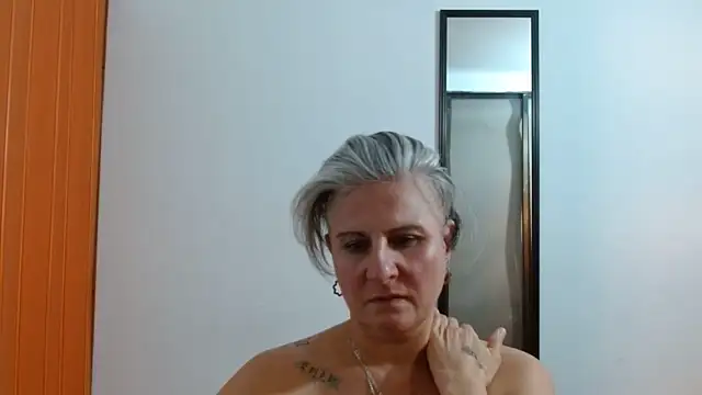 Anaislee1 nude stripping on cam for live sex video chat