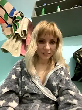 Anita-Smith nude stripping on cam for live sex video chat