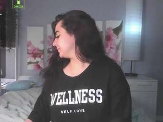 BellaDiaze nude and sexy before cam for live chat