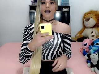 BigCockRoxy nude and sexy before cam for live chat