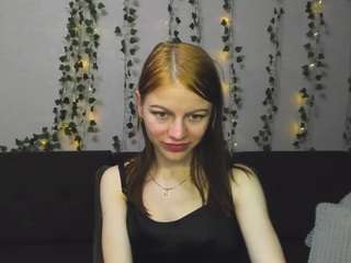 CarolineFreman nude and sexy before cam for live chat