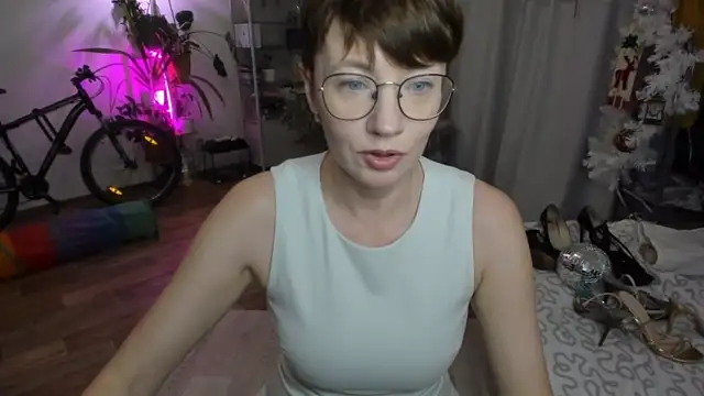 Constancia_pure nude stripping on cam for live sex video chat
