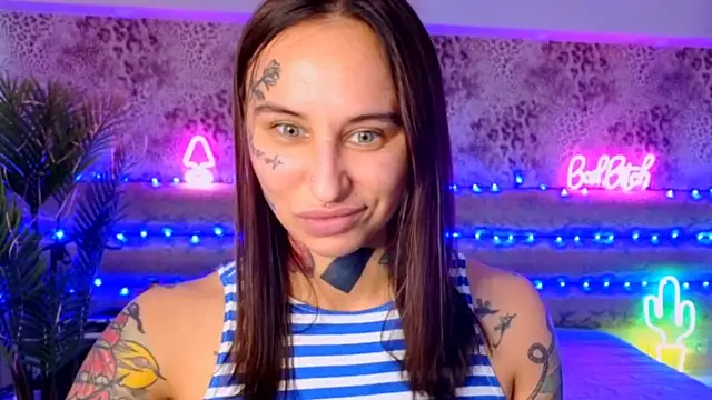 Cool_Freak_ nude stripping on cam for live sex video chat