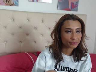 CrystalRoss nude and sexy before cam for live chat