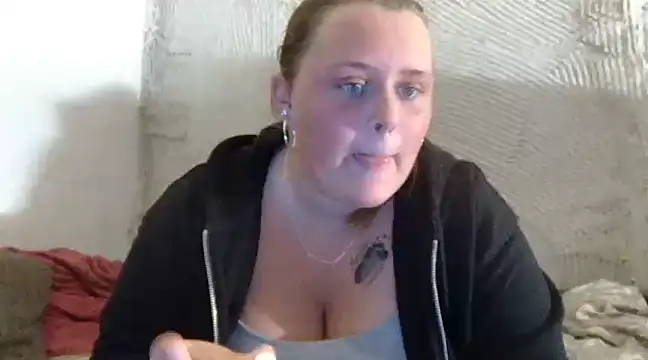 Cutiegirl22 nude stripping on cam for live sex video chat