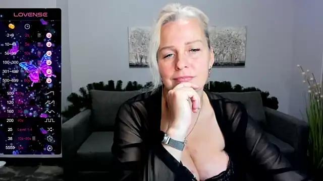 dianabakers nude stripping on cam for live sex video chat