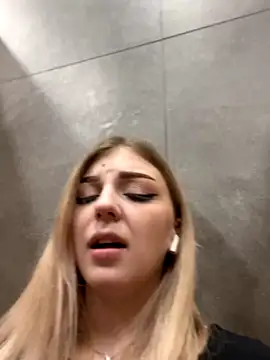 EmilieJenkins nude stripping on cam for live sex video chat