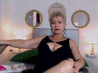 EMPERATRIZ-01 nude and sexy before cam for live chat