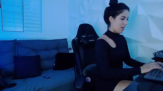 Garotacat nude stripping on cam for live sex video chat