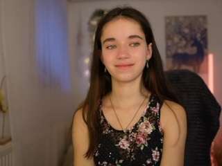 GiaPaige18 nude and sexy before cam for live chat