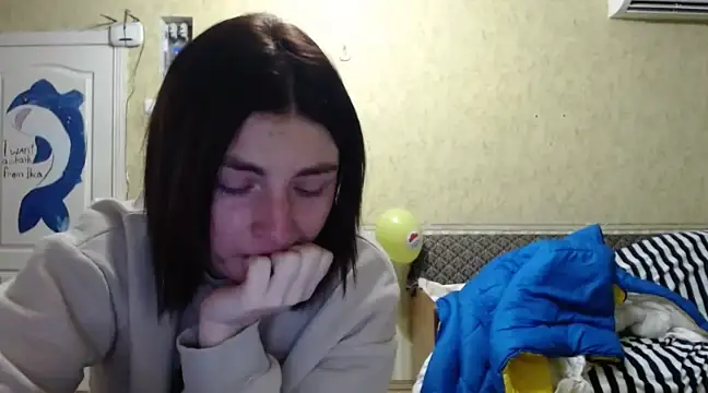 IccyLyet nude stripping on cam for live sex video chat