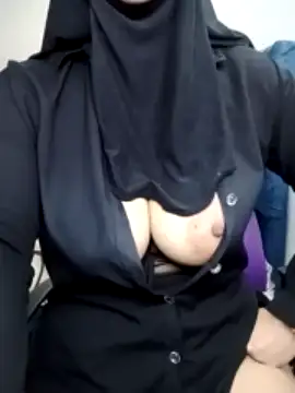 Jameela nude stripping on cam for live sex video chat