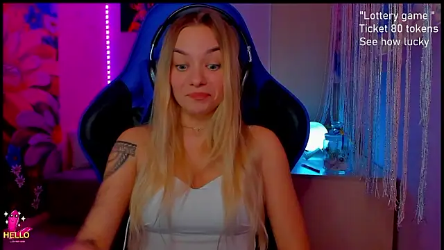 KittyImpressive nude stripping on cam for live sex video chat