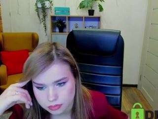 KristallShining nude and sexy before cam for live chat