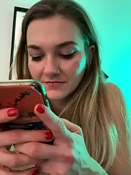 kylierealmadrid nude stripping on cam for live sex video chat