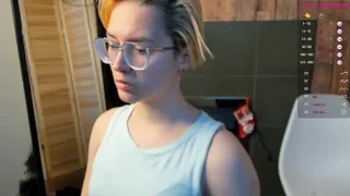 LoonaComf nude stripping on cam for live sex video chat