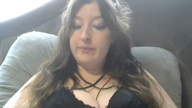 Luna_Foxx22 nude stripping on cam for live sex video chat