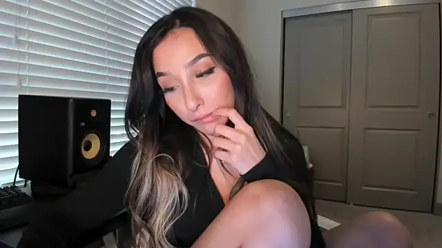 lustfulsmiles nude stripping on cam for live sex video chat