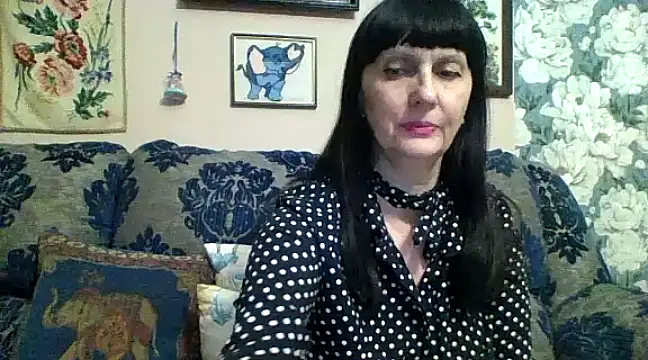 MelanyBanks nude stripping on cam for live sex video chat