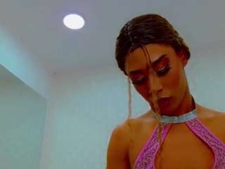 Mia-gil1 nude and sexy before cam for live chat