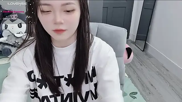 MinhHa-18 nude stripping on cam for live sex video chat