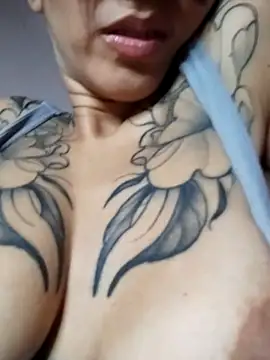 Nadiasexy nude stripping on cam for live sex video chat